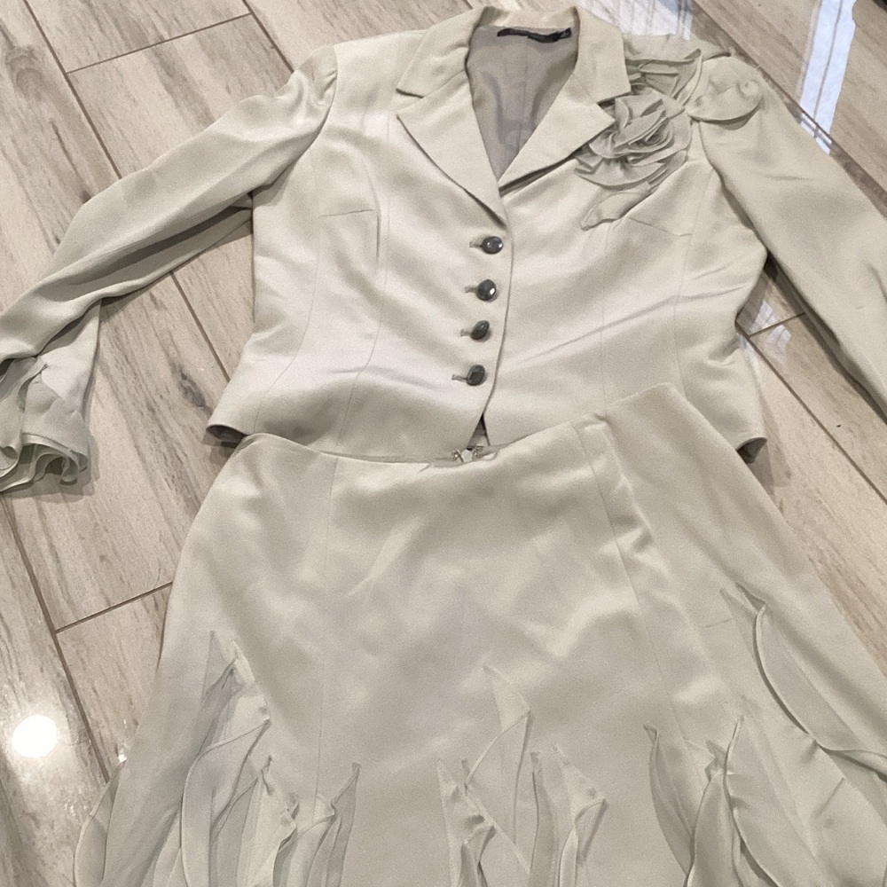 Teri Jon Cream Midi Skirt Suit with Floral Appliqué
